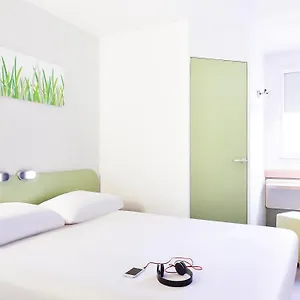 Ibis Budget Marseille Aeroport Provence 2*, Витроль Франция