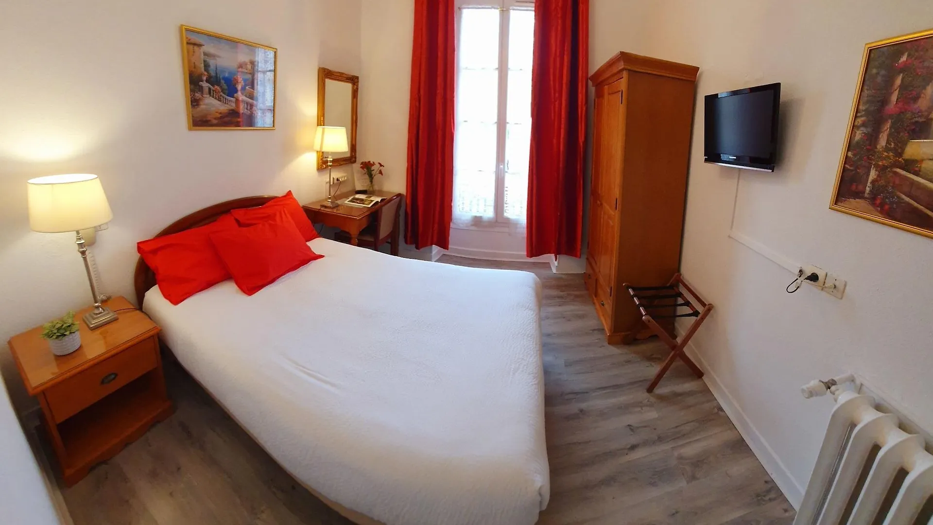 **  Hotel Richelieu Ментона Франция