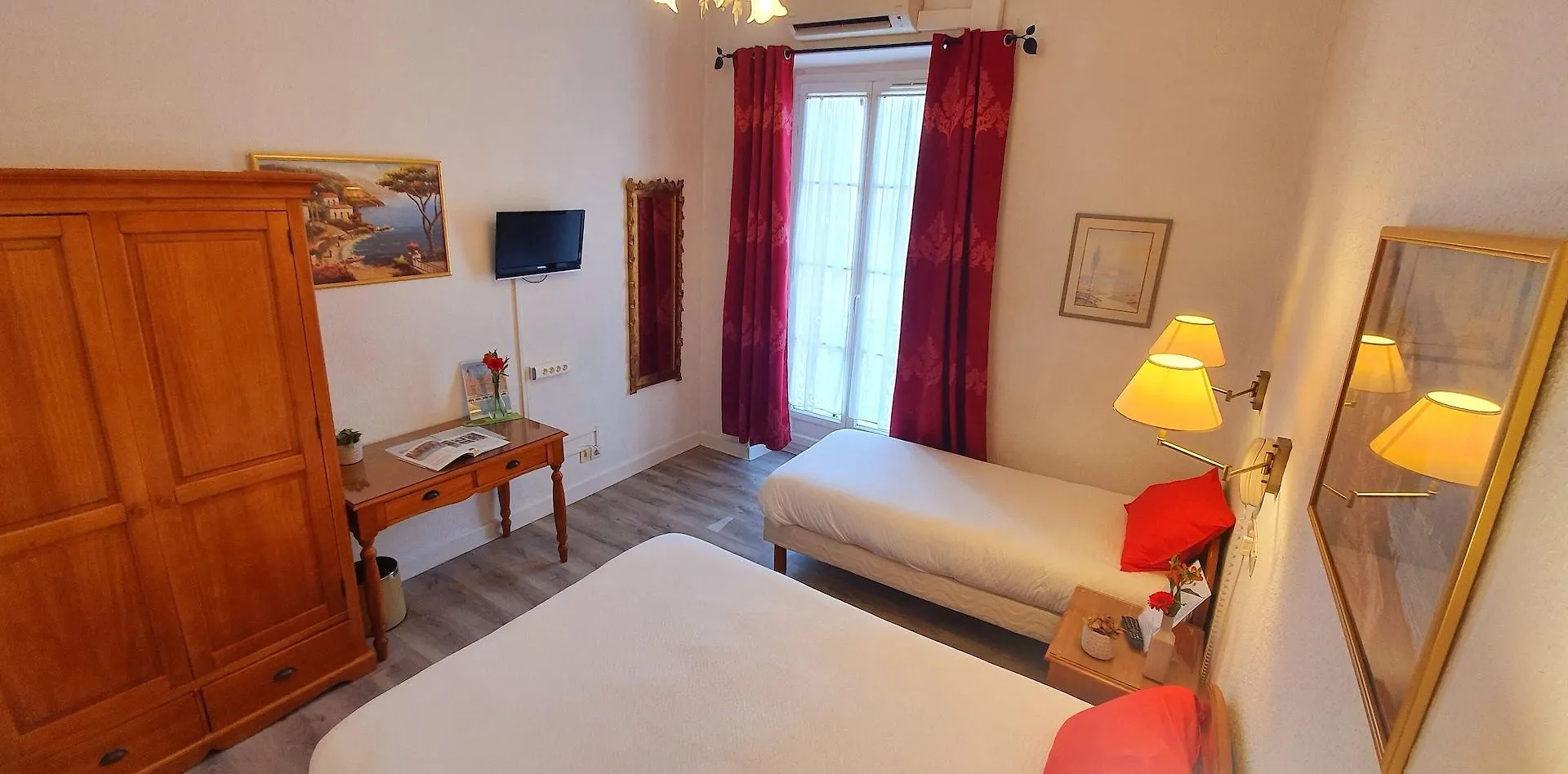 Hotel Richelieu Ментона