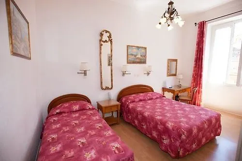 Hotel Richelieu Ментона